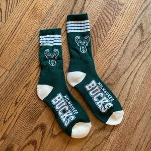 Brand New Men’s Size 7-12 Milwaukee Bucks NBA Green and Tan Socks